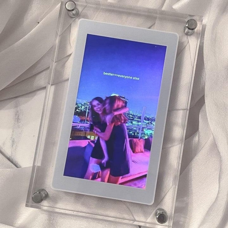 Digital Photo Frame with Video Display