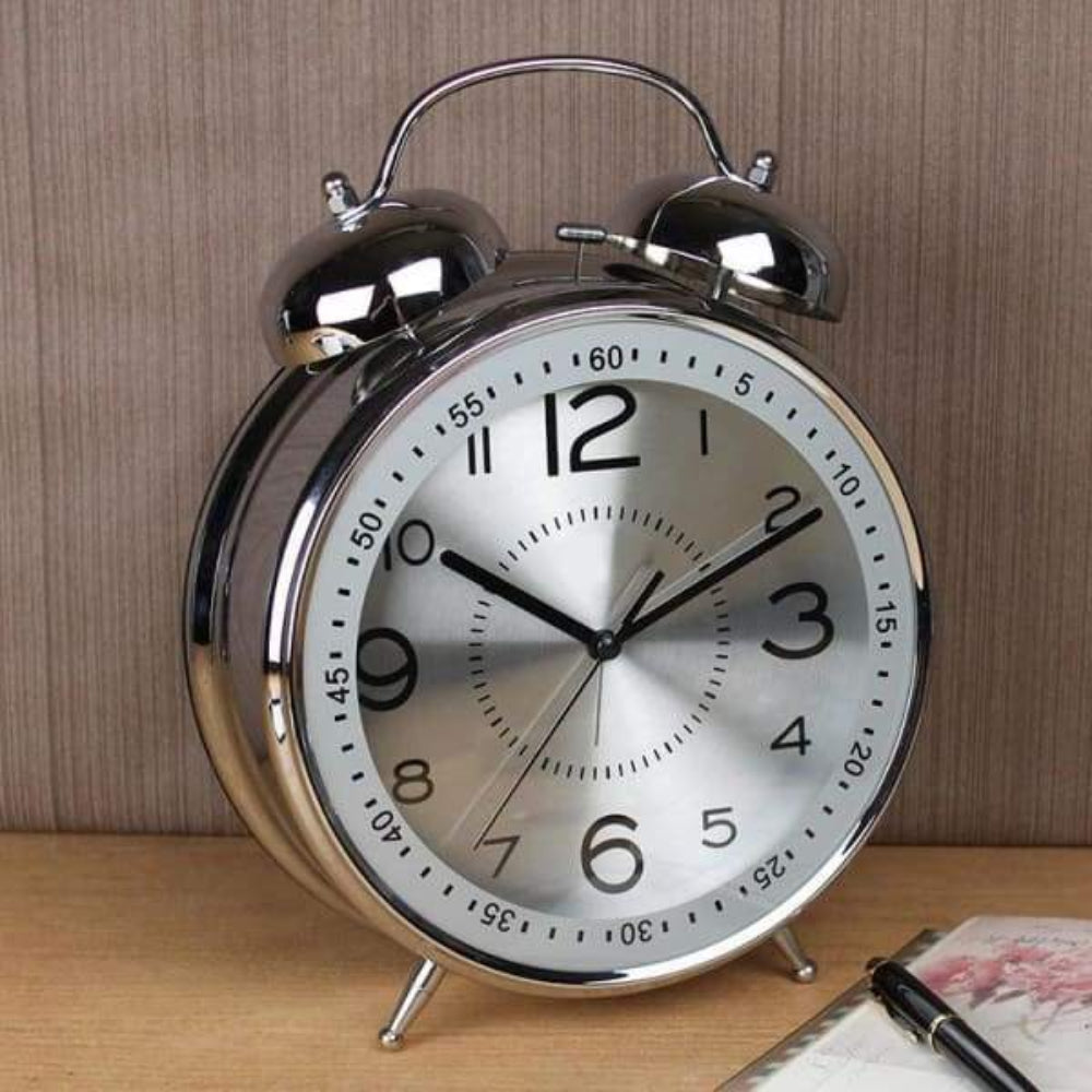 Reloj despertador antiguo de metal con doble campana para mesita de noche