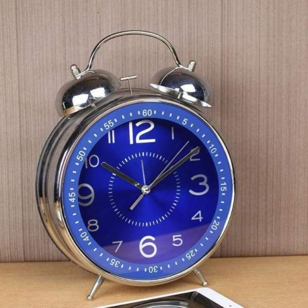 Reloj despertador antiguo de metal con doble campana para mesita de noche