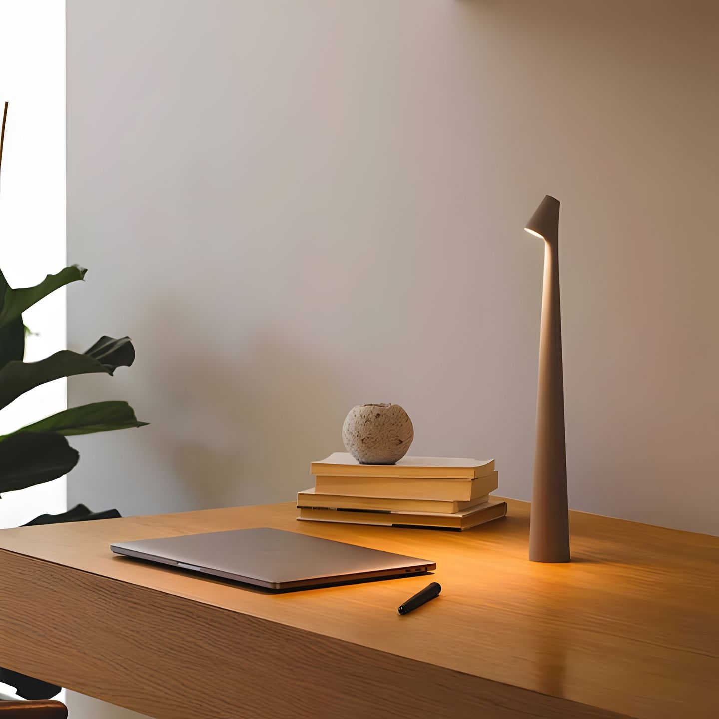 SlimLuxe - Cordless Table Lamp with Adjustable Brightness