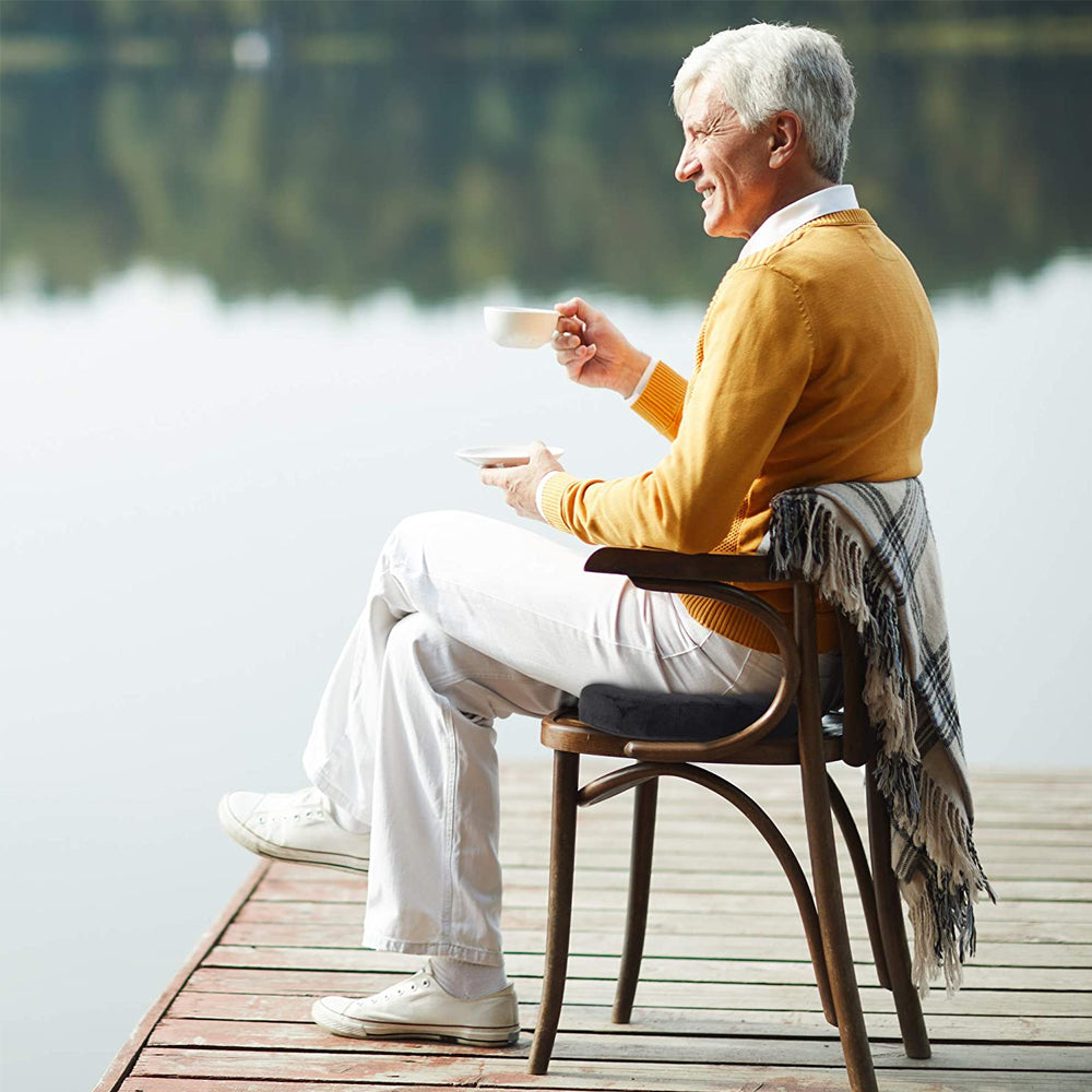 Ortopedický sedací polštář ve tvaru koblihy z paměťové pěny