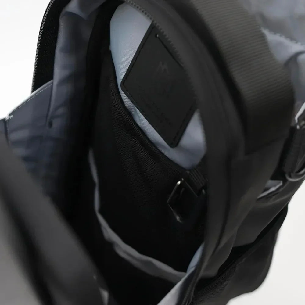 magnetic-gym-carry-bag-for-eas-8-7r7y0k