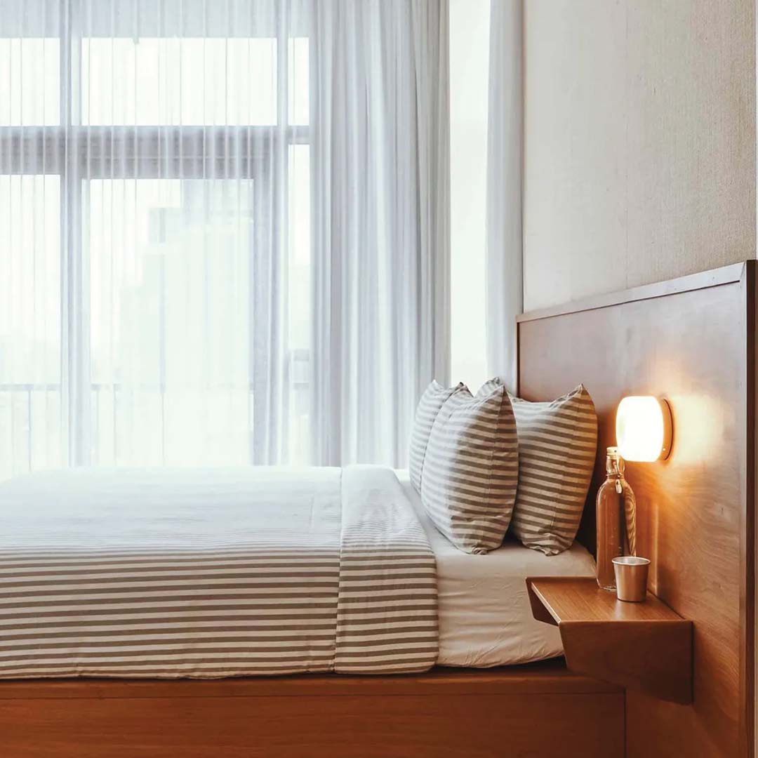 EleganceGlow - Modern Luxury Wall Lamp with Sophisticated Finish