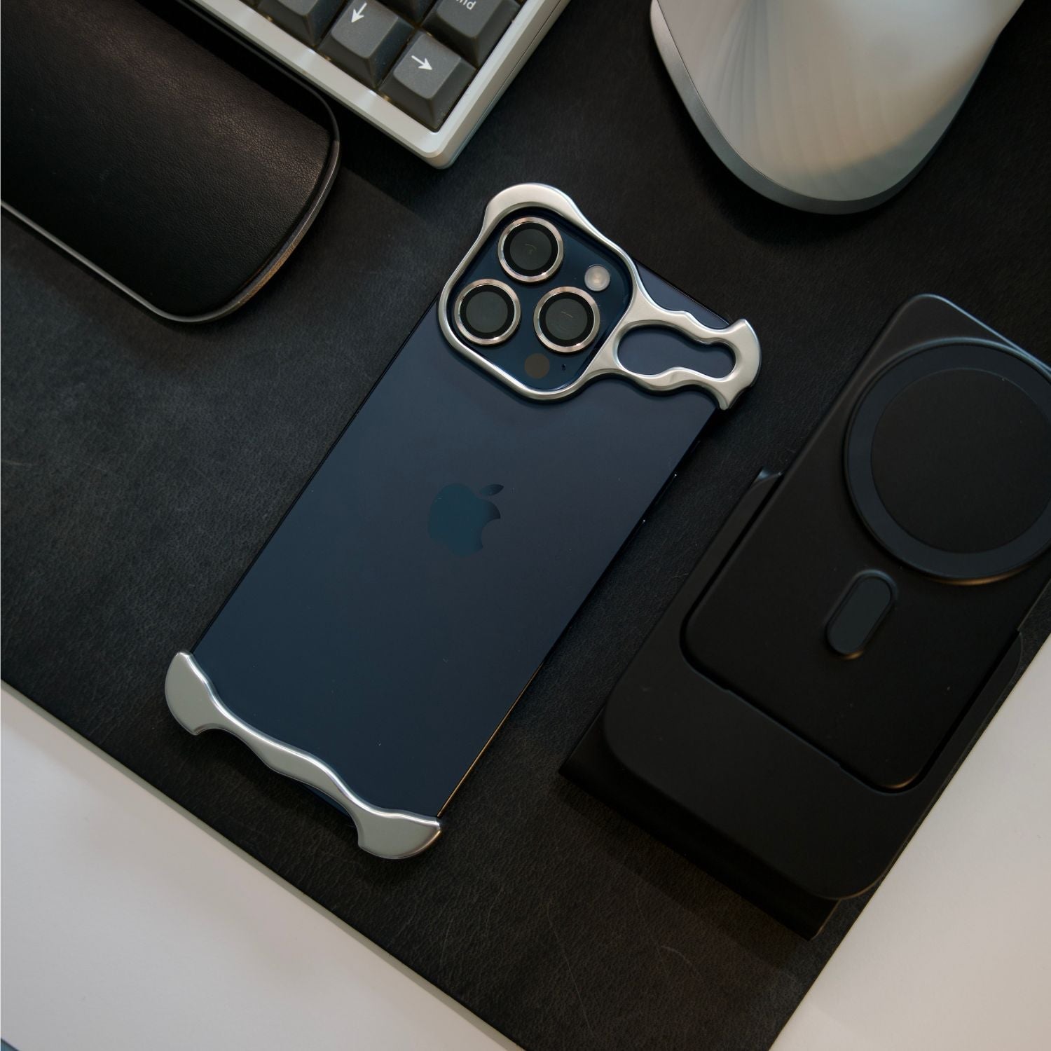 sleek-minimalist-iphone-protec-40-rw8tjk